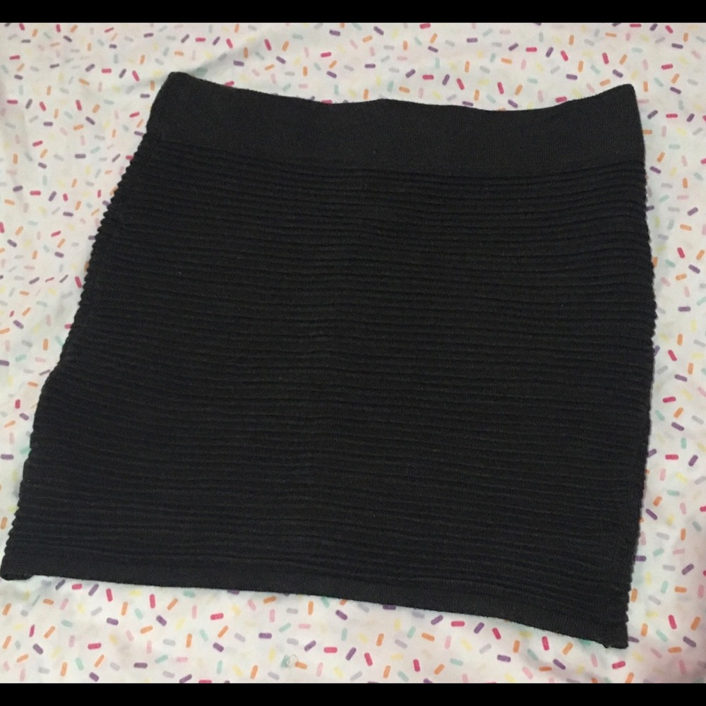 Ribbed Texture Mini Skirt - Picture 2 of 4